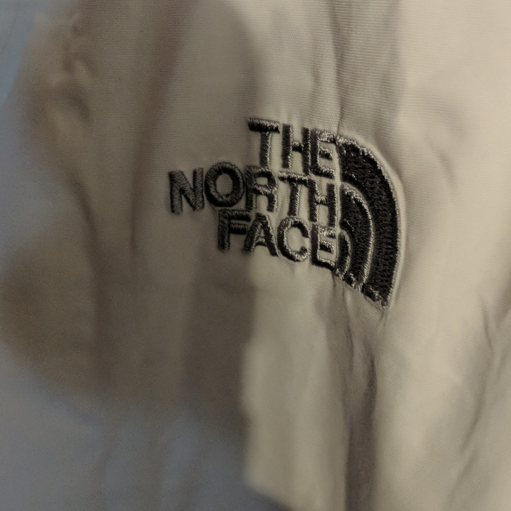 Ladies North Face Jacket With Multiple Pockets - image 3